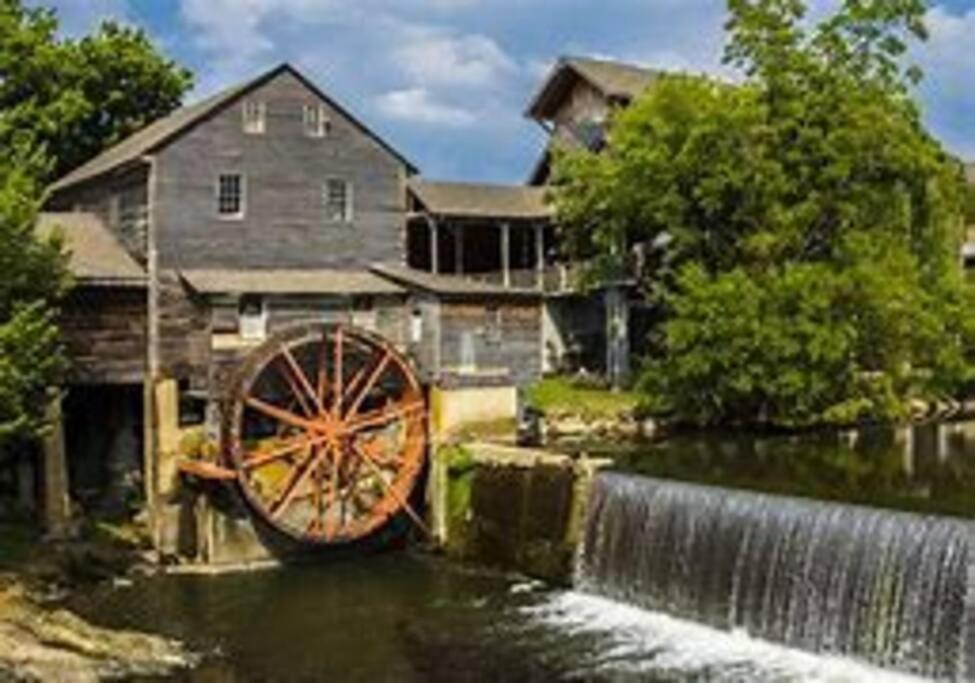 1 Mi To Dollywood Mins To All Attractions & Gsmnp Sevierville Exterior photo